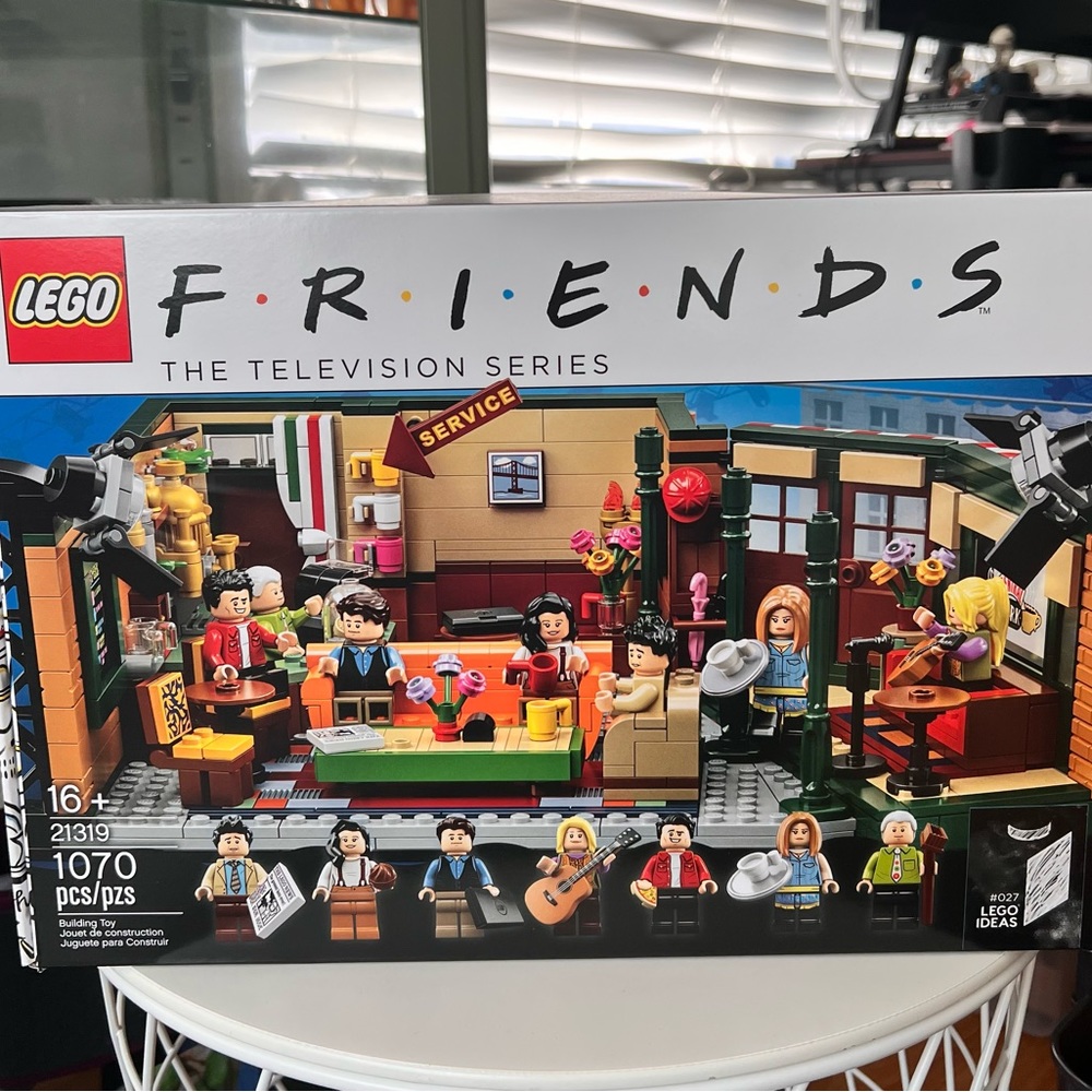 LEGO 21319 - Picture 1 of 1